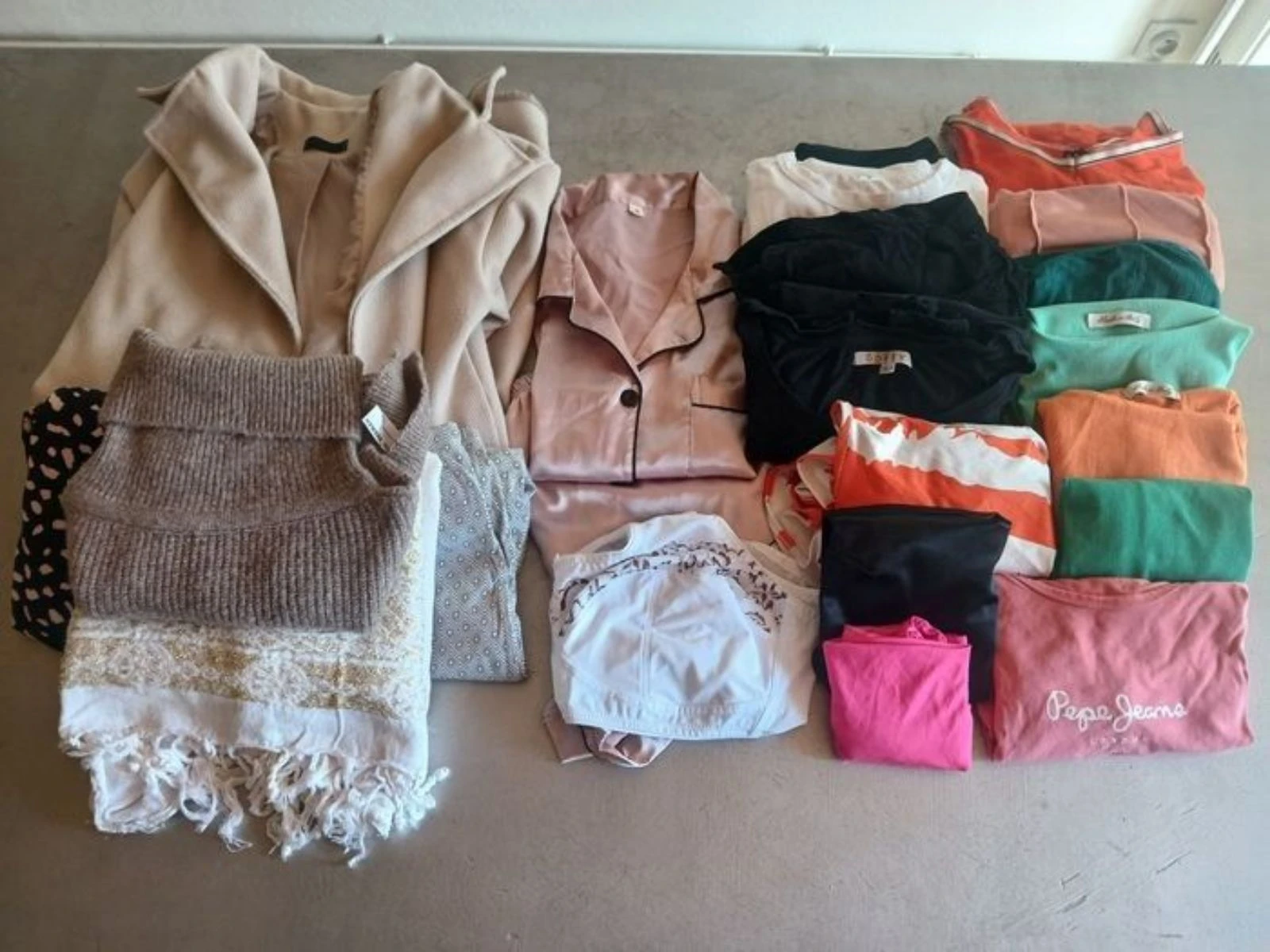 Lot 22 pièces vetements femme idéal revendeur 